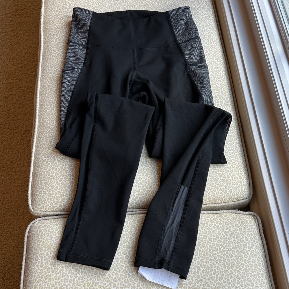 Old Navy Active Black Leggings with gray striped side accents pockets sz  M Tall